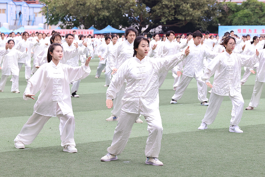 千人太极拳表演（陈一奇 摄）.jpg