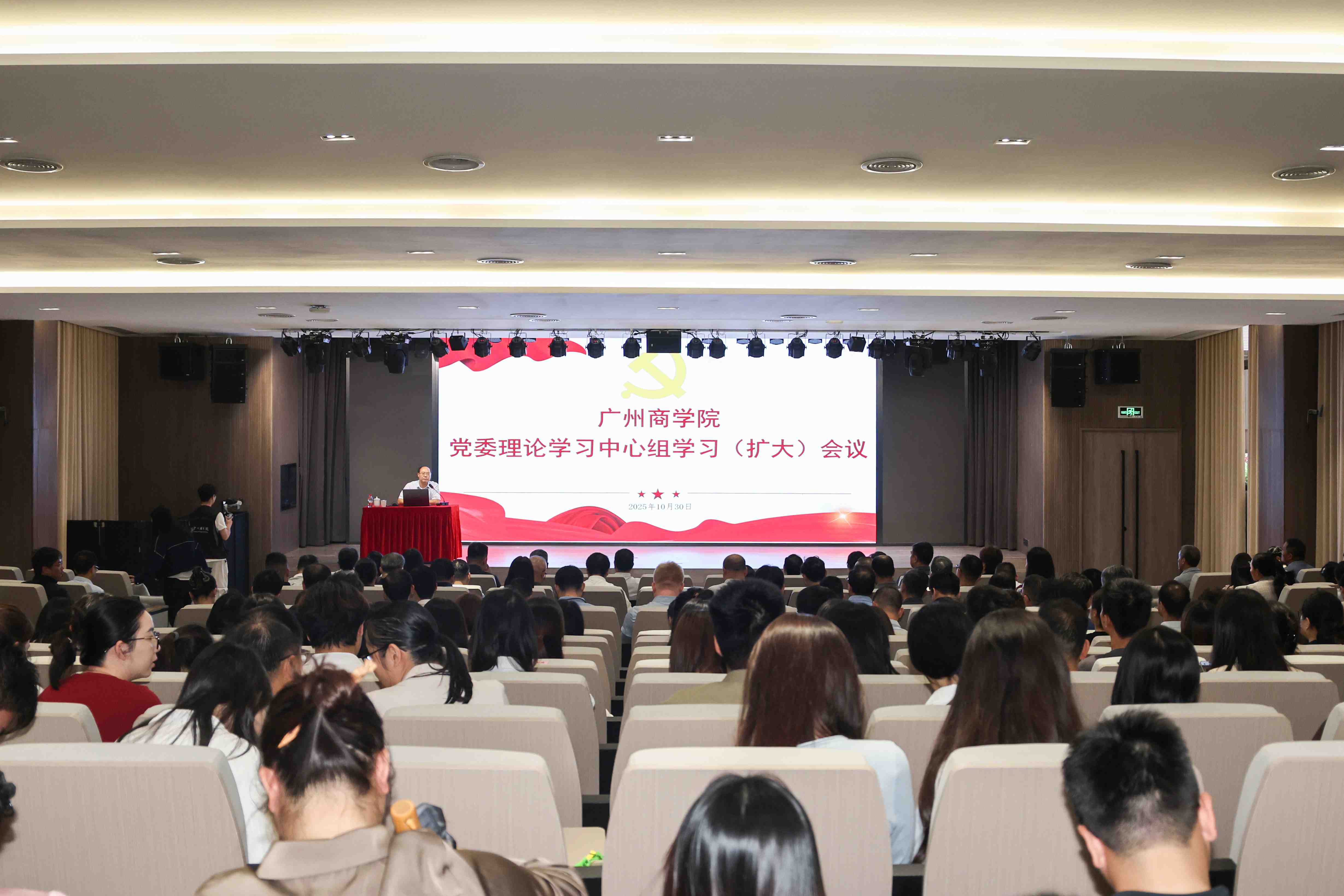 李嘉嘉摄 (1).jpg