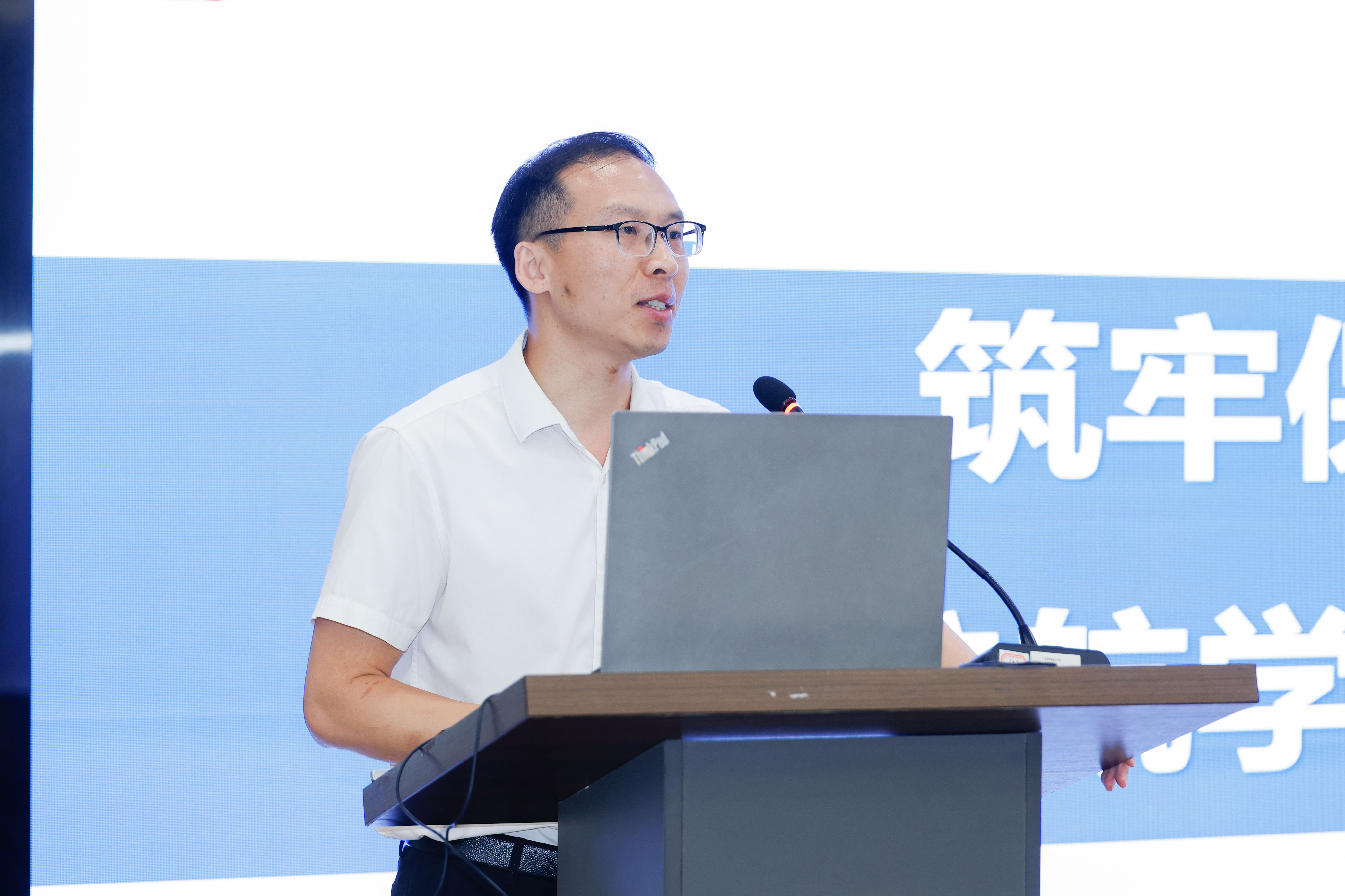 李润祯摄-2.jpg